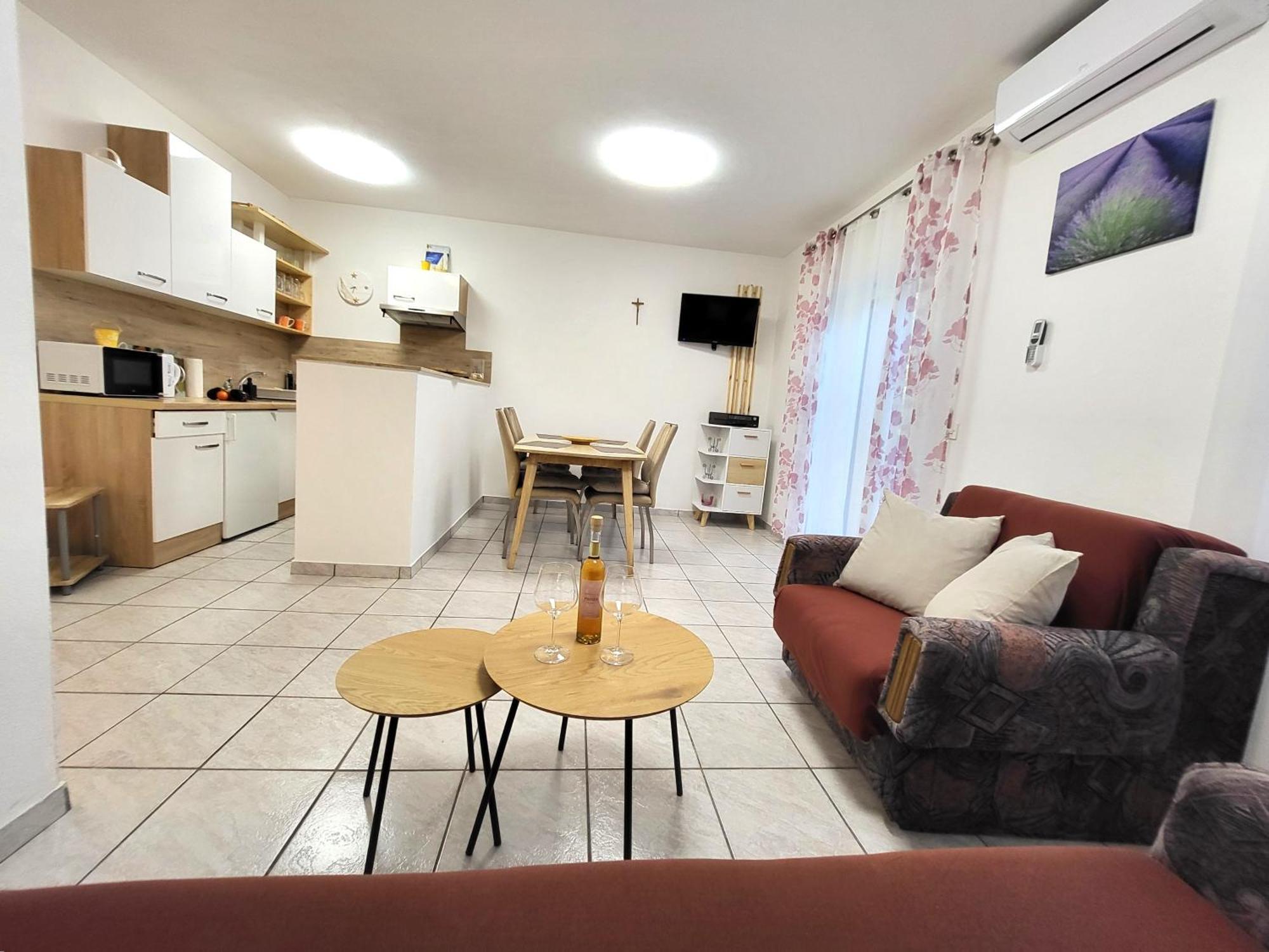 Apartments Pitve เยลซา ภายนอก รูปภาพ